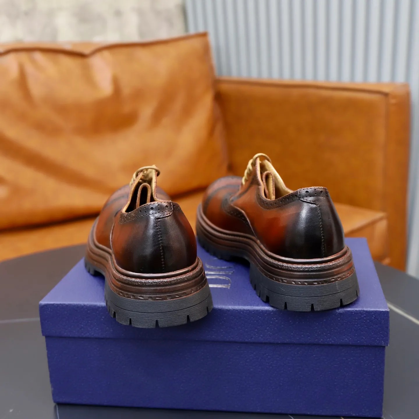 Factory price: 540💰 [Dior] Dior's new casual men's shoes are launched in Hong Kong counters. Official website 1:1 production. Italian washed cowhide + water-dyed leather lining. Designed by European and American masters. Perfect shape to create counter quality, solid color rubber wear-resistant outsole and classic dazzling head! Super versatile and very comfortable. High-end without losing taste, fashionable and novel! ! Absolute focus! 3 colors available! Code number 38-45